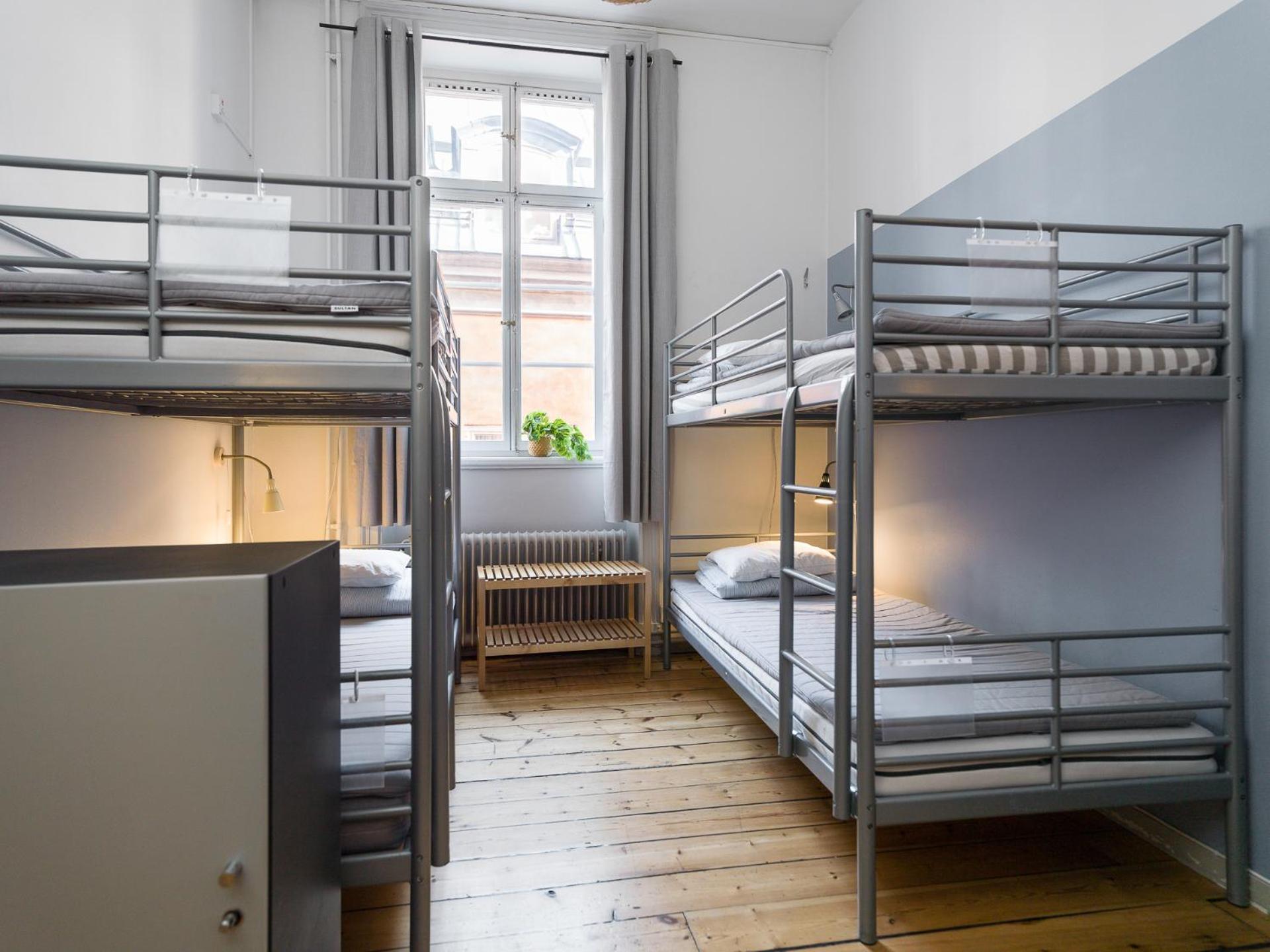 Castanea Old Town Hostel *